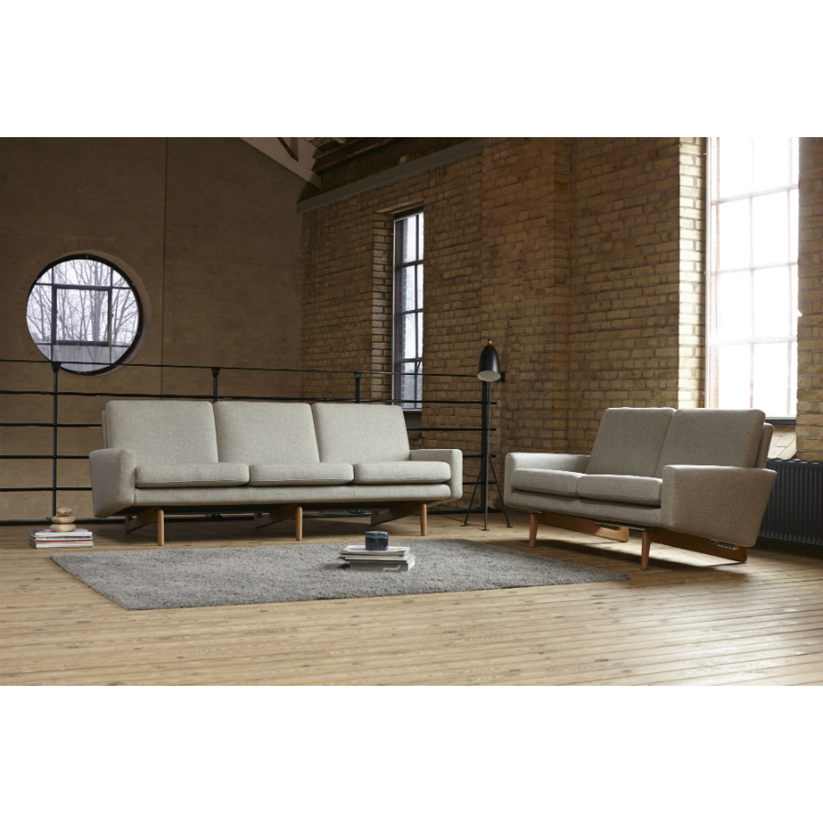 Диван двухместный Egsmark с мягкими подлокотниками, лакированный дуб, темно-песочный Kragelund 20002202244 - Вид №1