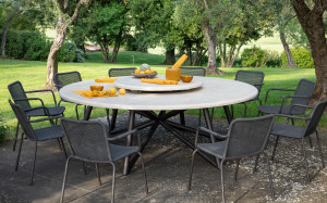 Круглый травертиновый стол с Lazy Susan