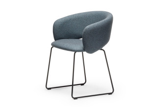 Тканевый стул с подлокотниками