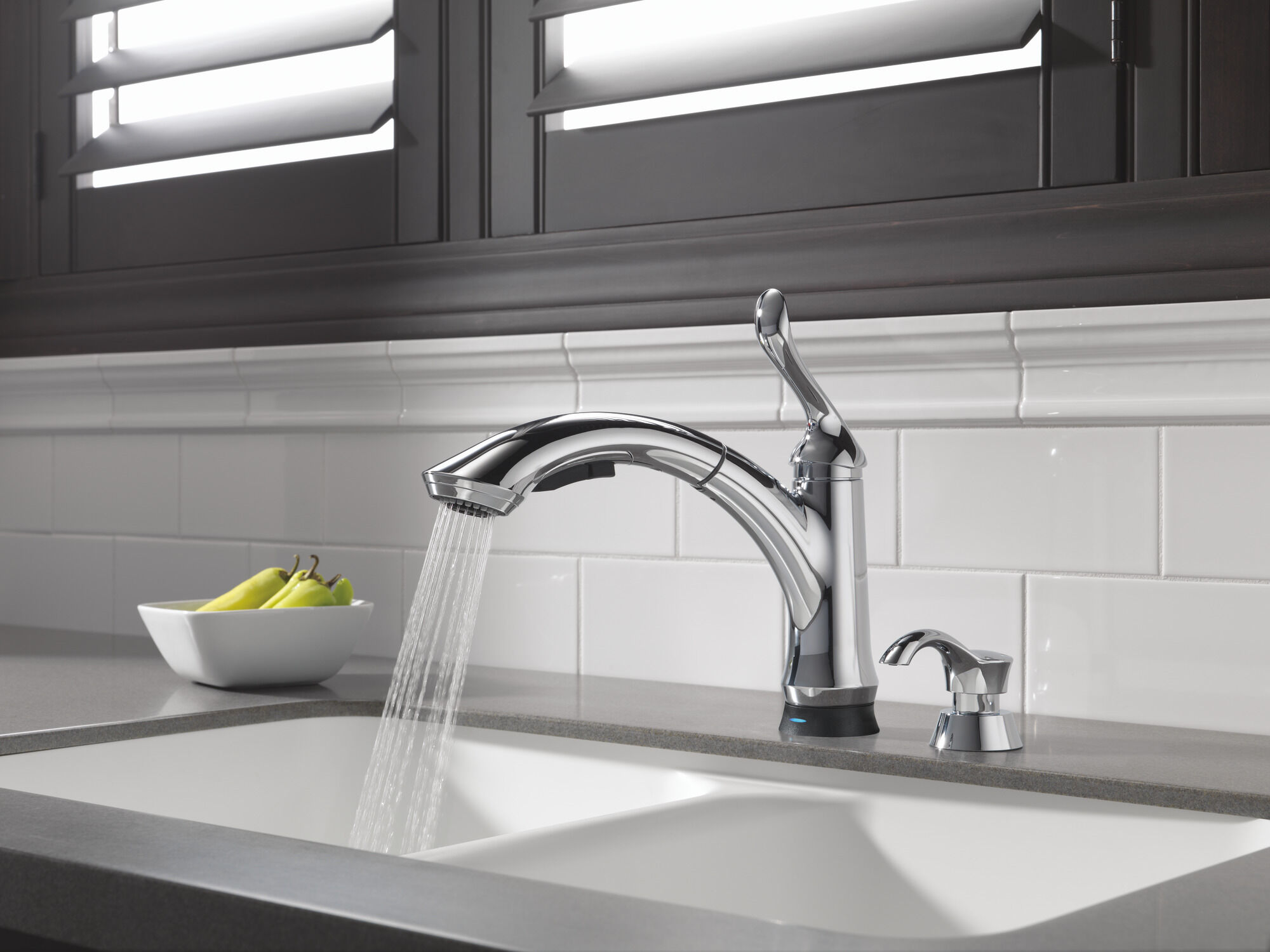 RP50781CZ Дозатор мыла / лосьона Delta Faucet Delta Шампанское бронза - Вид №1