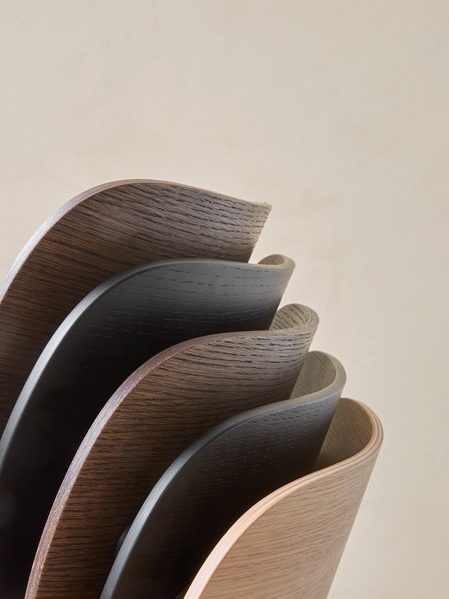 1165849 MENU Обеденный стул с подлокотником, черный Темный мореный дуб  - Вид №1