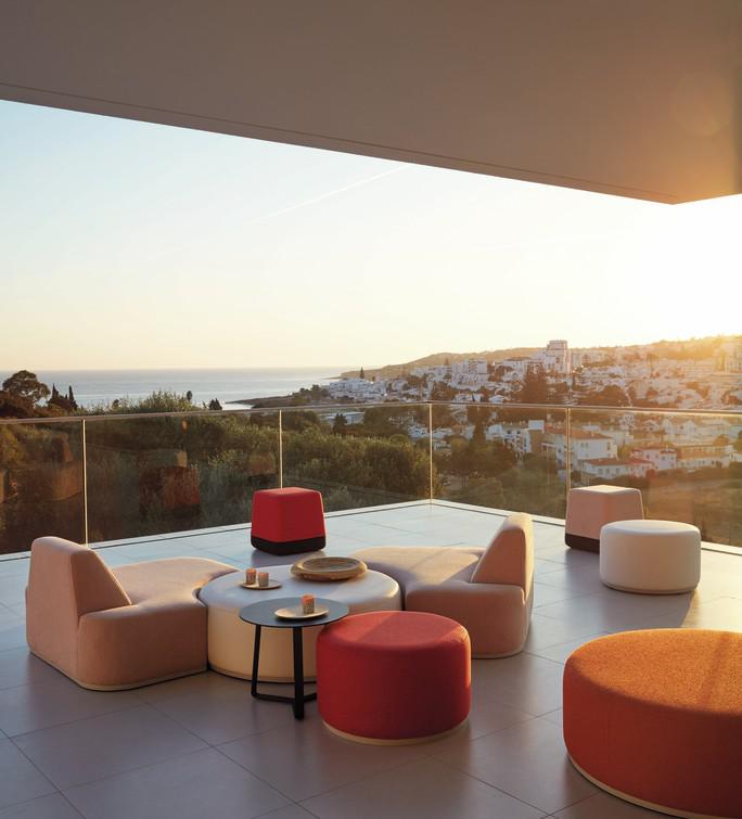 Подставка для ног / столик 52 морская кожа белый Manutti Moon Island MNST431 - Вид №9