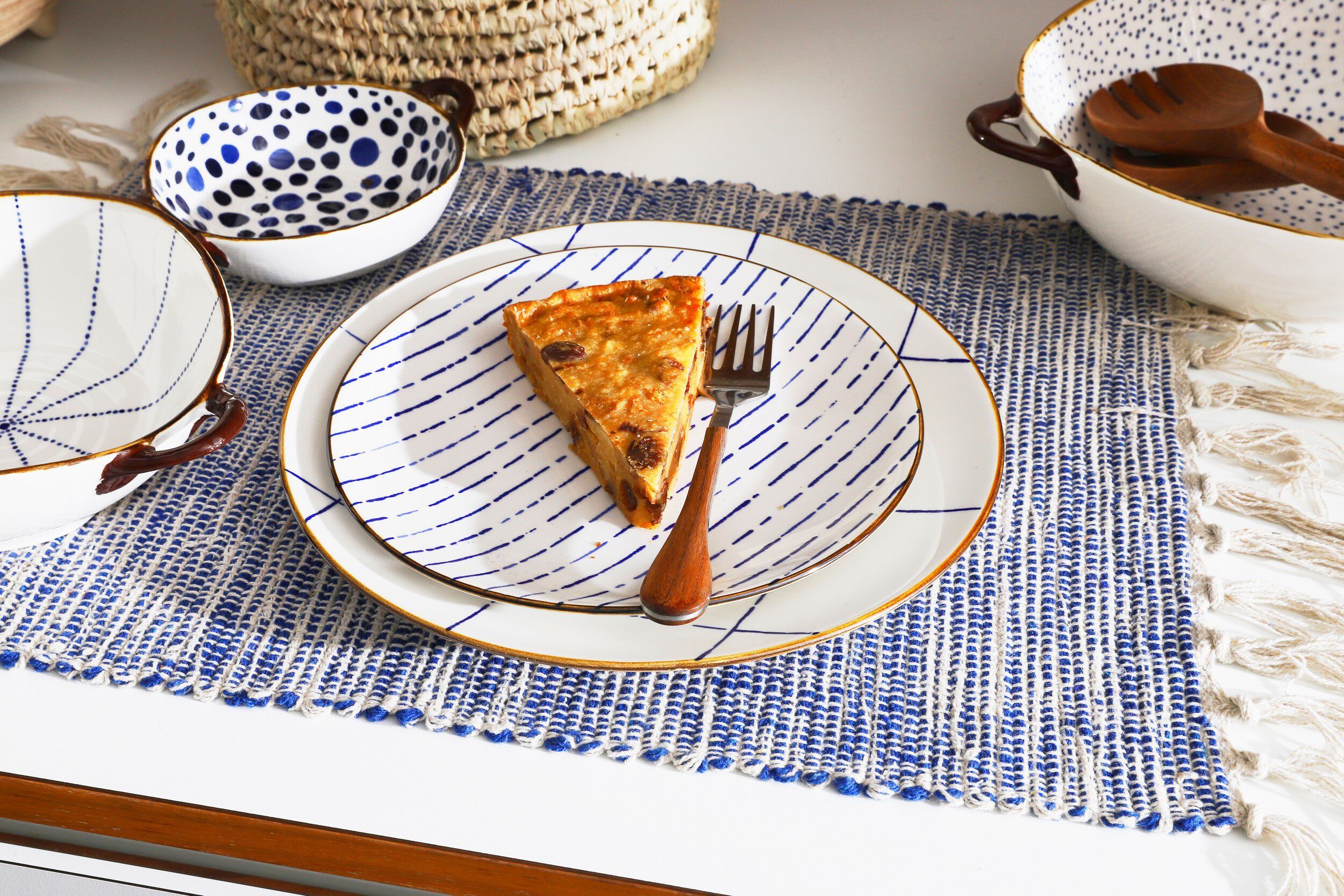 Круглая фарфоровая десертная тарелка POMAX Anafi ARCH-00022957 - Вид №3