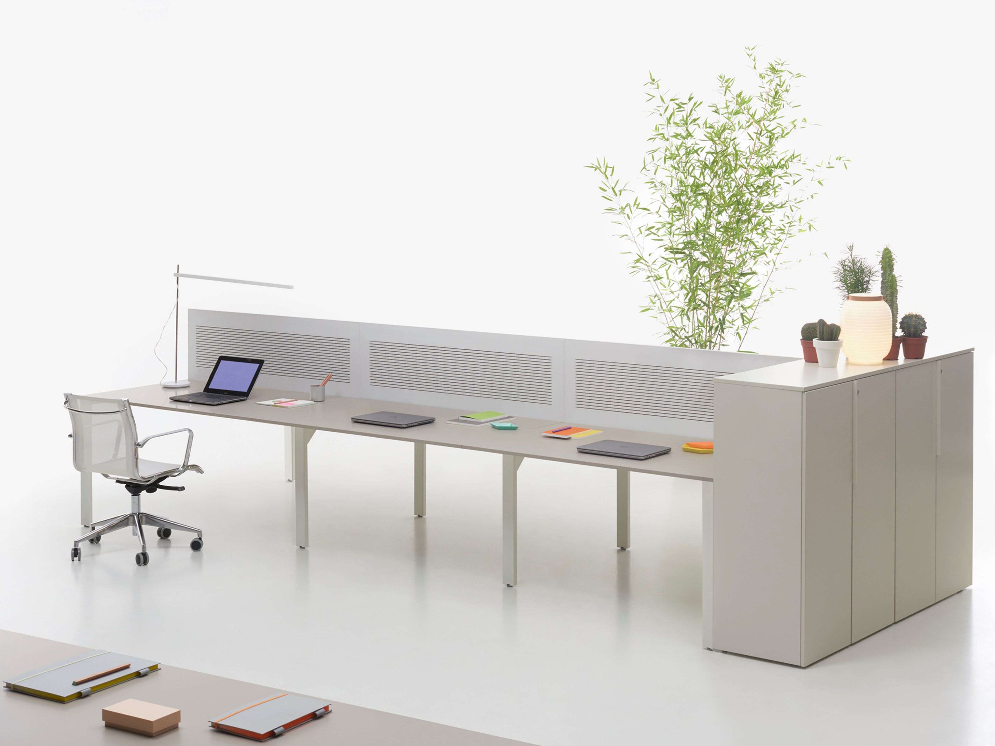 Многосторонний прямоугольный стол со звукопоглощающими перегородками Manerba You-Eco ARCH-00025140