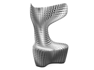 Тканевое кресло с высокой спинкой