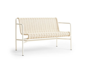 Садовая скамейка со спинкой