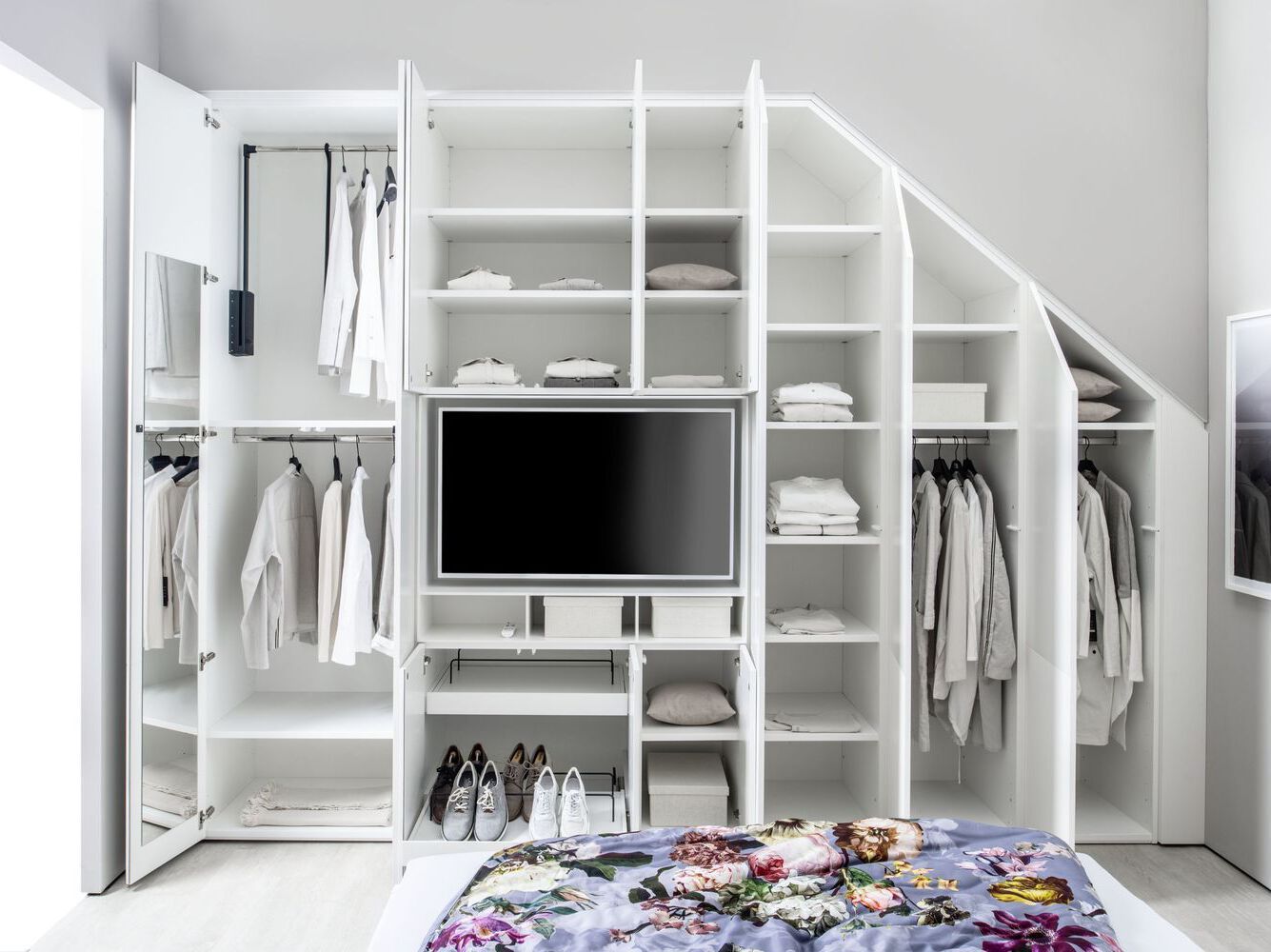 Шкаф со встроенным телевизором Sudbrock Möbelhandwerk Miria ARCH-00052016 - Вид №1