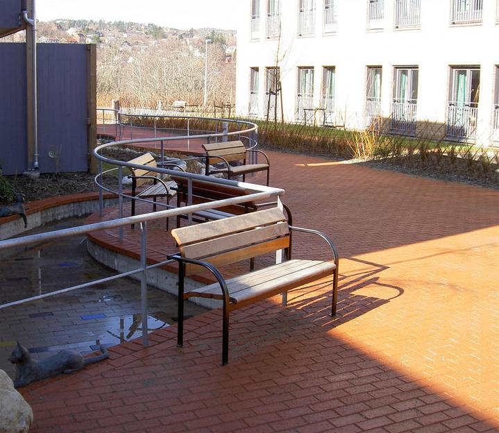 Nola Industrier Скамейка из дерева с подлокотниками Kalmar sun-id-1474596 - Вид №2