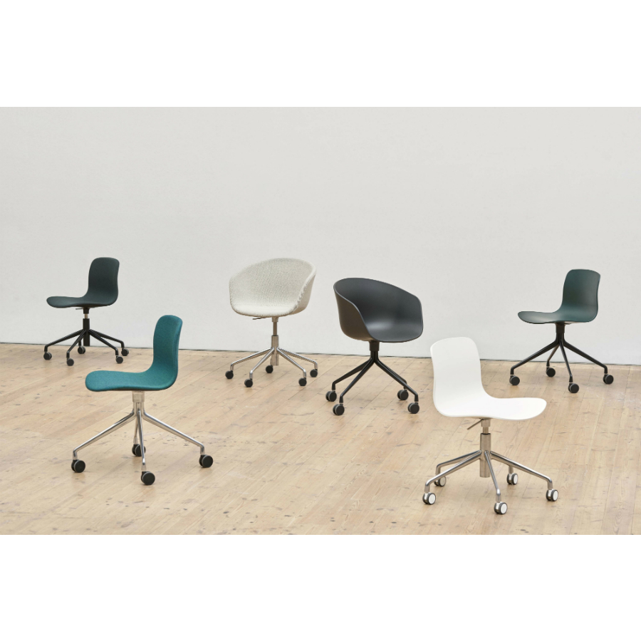 Стул AAC14 с мягкой обивкой, черный с алюминиевым основанием Hay 214422130 - Вид №1