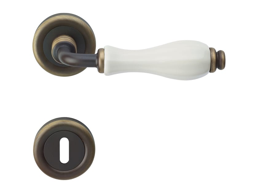 Металлическая ручка в классическом стиле на розетке с насадкой LINEA CALI' Erica ARCH-00152602