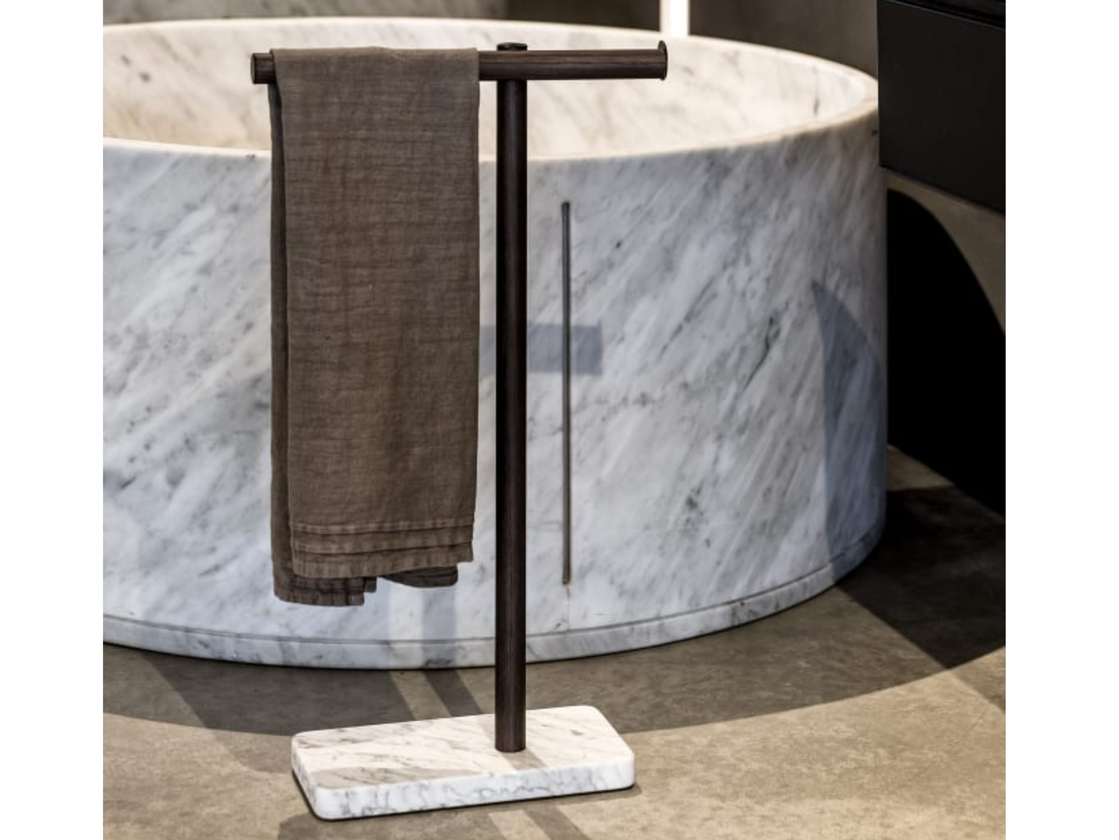 Напольный держатель для полотенец Agape Dot Line ARCH-00064365