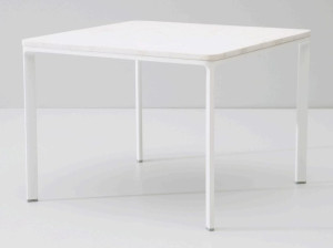 Квадратный каменный садовый стол