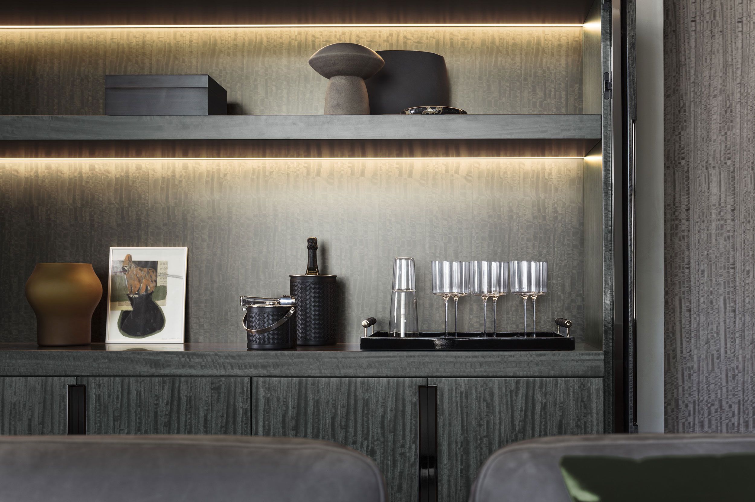 Мобильный бар из эвкалипта со встроенным освещением OAK Metronome ARCH-00043771 - Вид №6