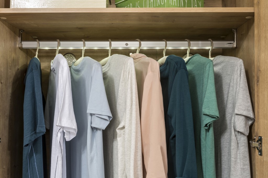 Шкаф трехстворчатый расппашной орех Mocha CILEK MOCHA 00-3832567 Бежевый Santreyd  - Вид №3