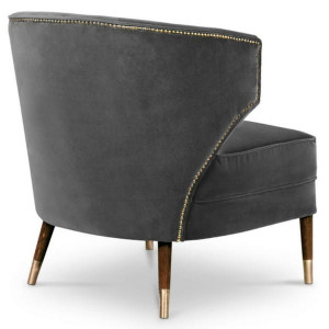 Бархатное кресло с подлокотниками