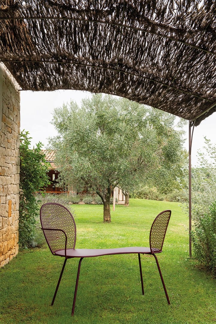 Стальная садовая скамейка с подлокотниками Fermob Lorette ARCH-00144156 - Вид №2