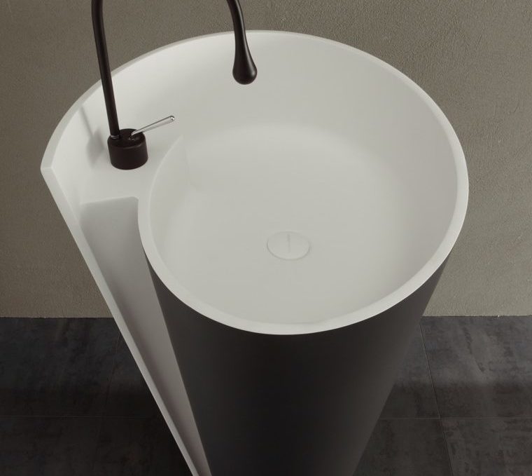 Kon bicolor Mastella  Раковина 