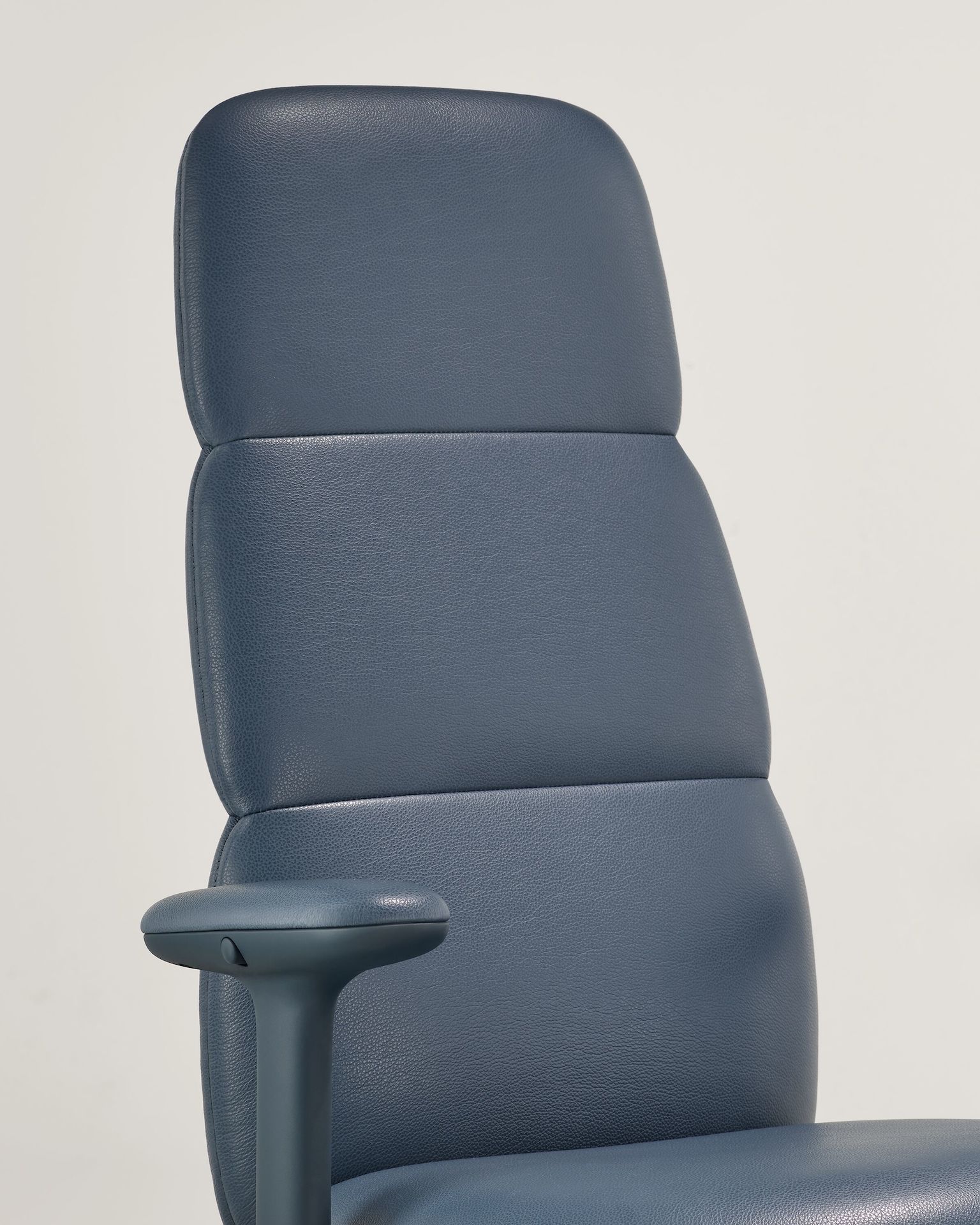 Кожаное офисное кресло с подлокотниками Herman Miller Asari ARCH-00095805 - Вид №2