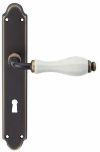 LINEA CALI' Металлическая ручка в классическом стиле на пластине с накладкой Erica