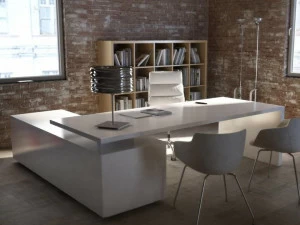 Elitable Стол из лакированного дерева со встроенной полкой Star