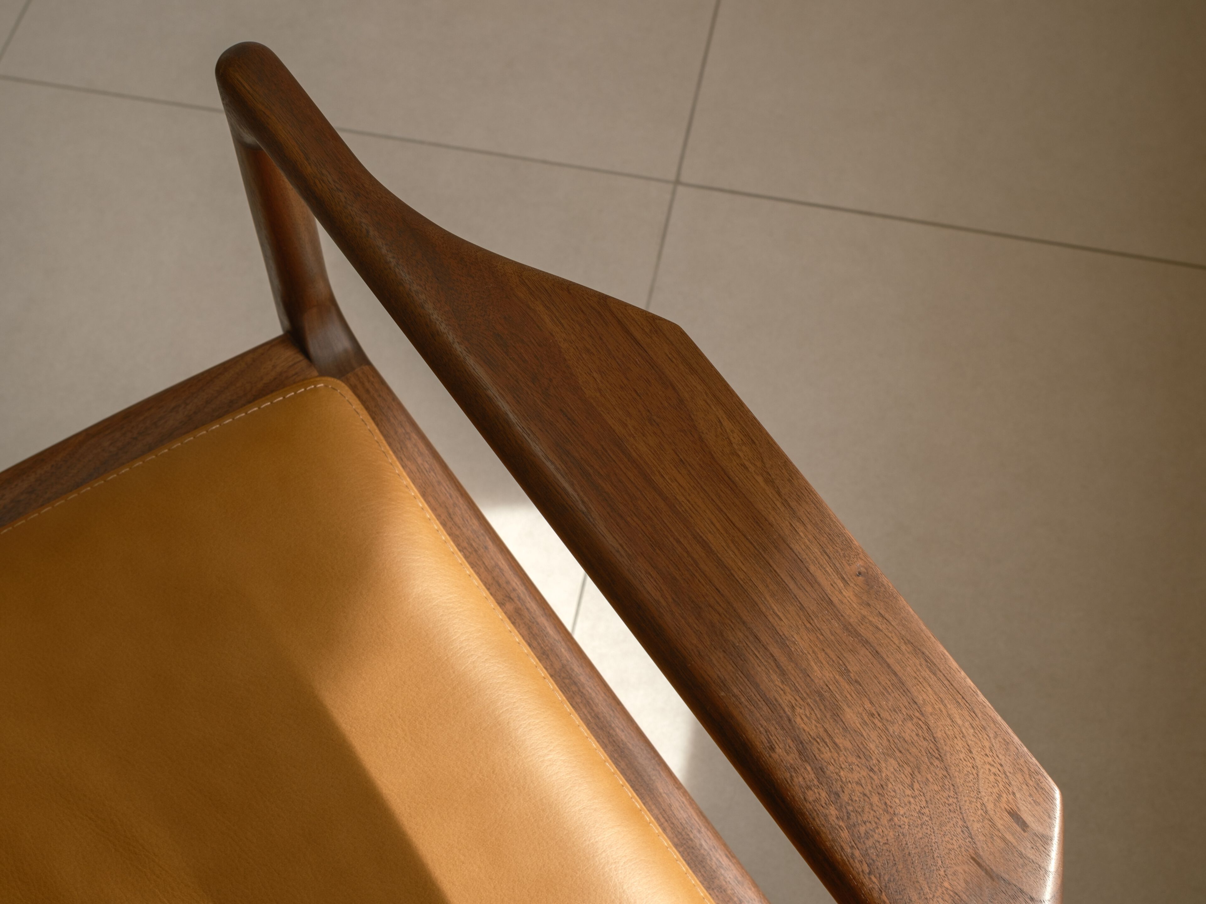 Кресло грецкого ореха с кожаной подушкой Gazzda Dedo ARCH-00052628 - Вид №8