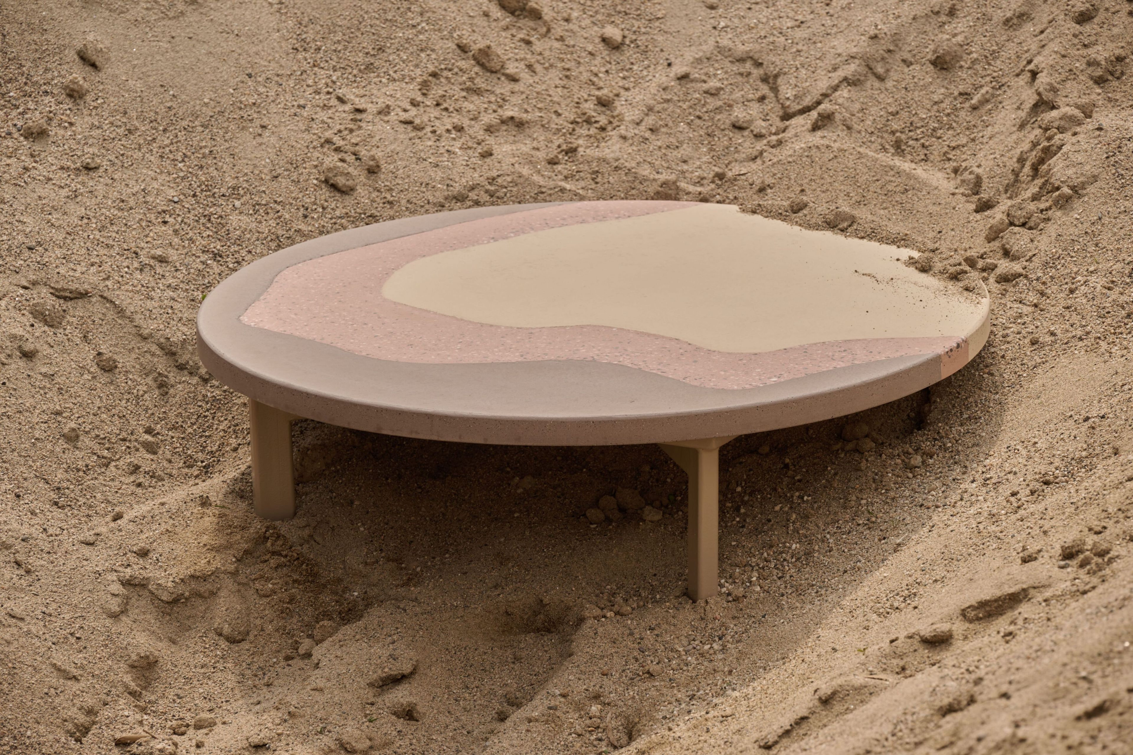 Круглый бетонный стол URBI et ORBI Medius Terra ARCH-00094697 - Вид №3