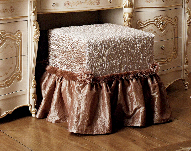 Пуф VERSAILLES AGM (ALBERTO E MARIO GHEZZANI) B.63