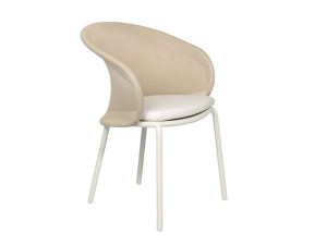 Переработанный пластиковый садовый стул со встроенной подушкой