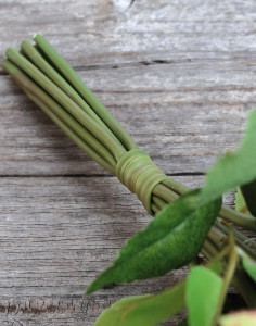 2607 778 a3 Искусственный букет роз, 7-цветков, 28 см, бежево-белый H-andreas