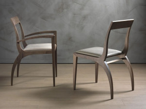 Стул из массива дерева