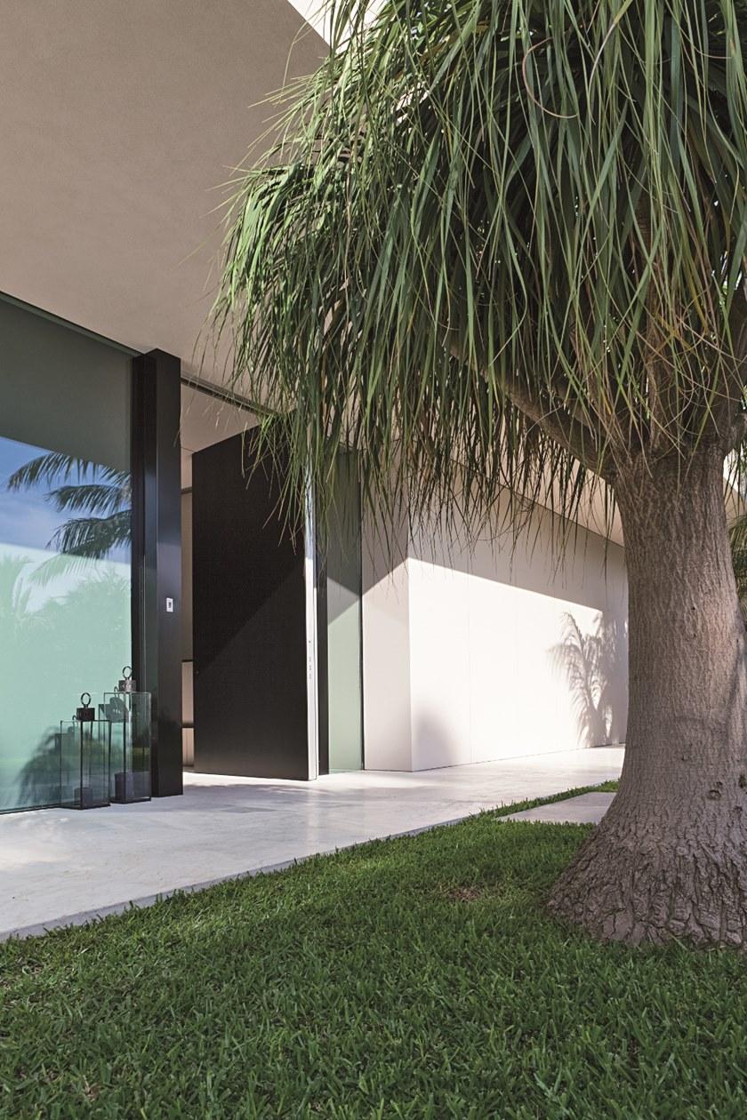 OIKOS VENEZIA Бронированная поворотная дверь с покрытием Corian® Synua sun-id-1407051 - Вид №3