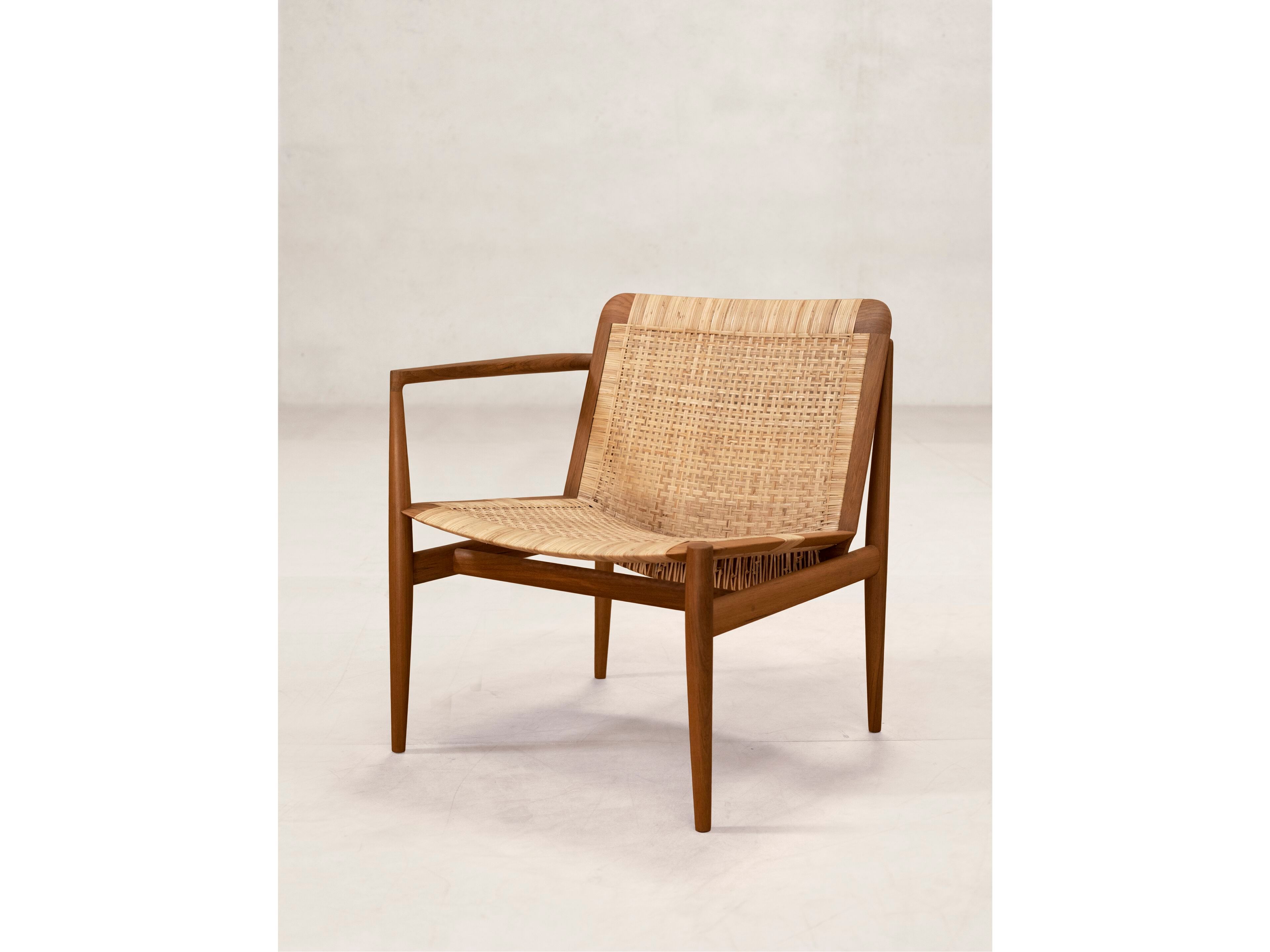 Стул из тикового дерева Phantom Hands Tangāli ARCH-00060356 - Вид №2