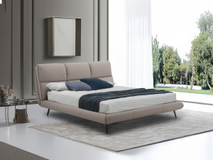 Кожаная мягкая двуспальная кровать