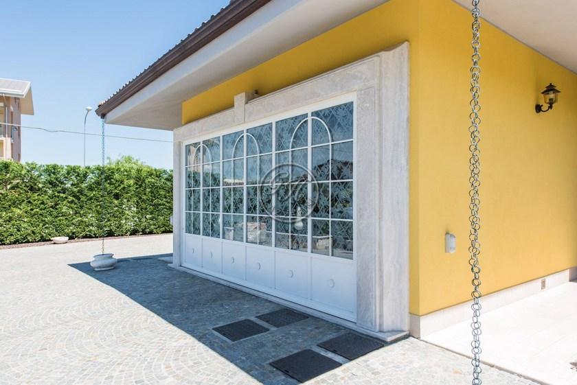 GH LAZZERINI Моторизованные подъемно-поворотные ворота sun-id-1446686 - Вид №1