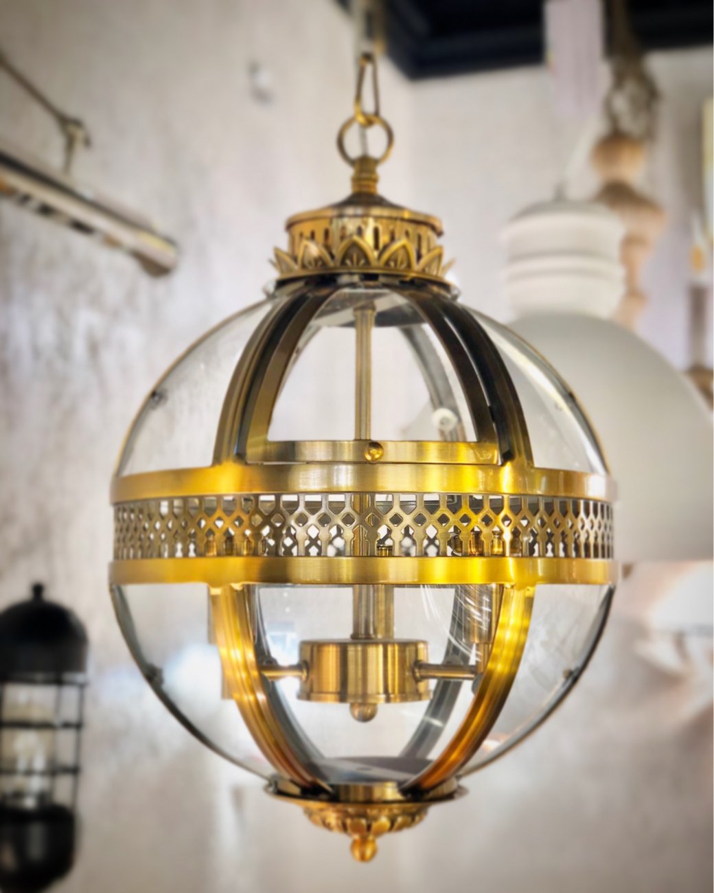 Подвесной светильник Residential 3 brass от Delight Collection KM0115P-3S brass DELIGHT COLLECTION ДИЗАЙНЕРСКИЕ 243642 Прозрачный;латунь  - Вид №1