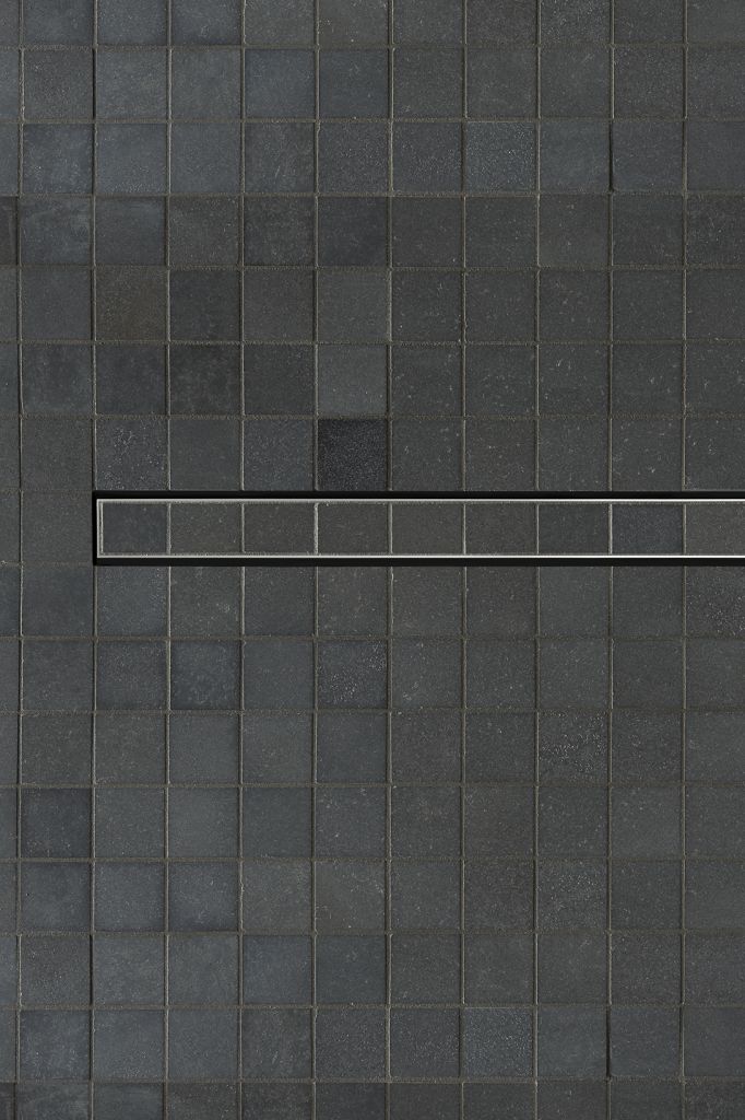 UNSD28 Универсальный душевой трап с 28-дюймовым каналом Waterworks Universal