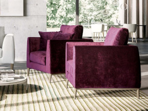 Кресло с подлокотниками