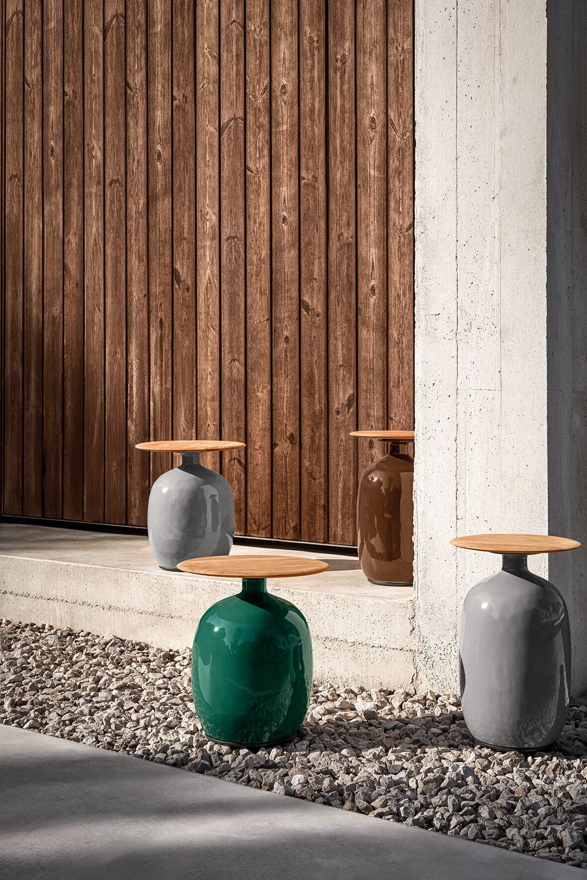 Круглый высокий садовый столик из керамики и тика Gloster ARCH-00062417 - Вид №3