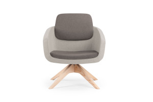 Тканевое кресло с подлокотниками