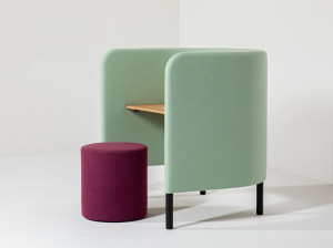 Стол со звукопоглощающими перегородками