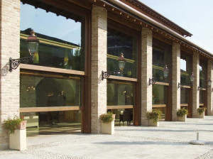 Алюминиевые и деревянные створчатые окна