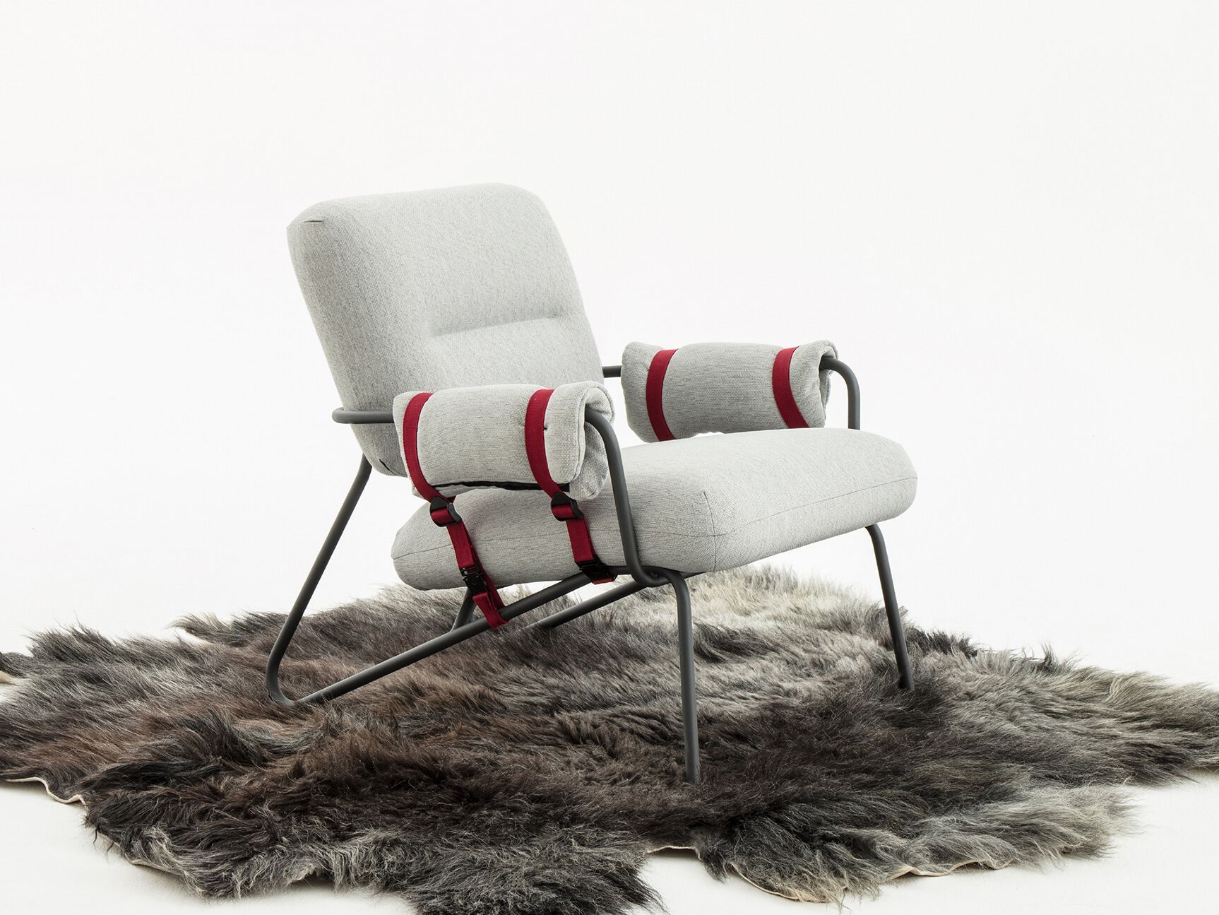 Тканевое кресло с подлокотниками KVN Design Furniture Nomadic ARCH-00051873