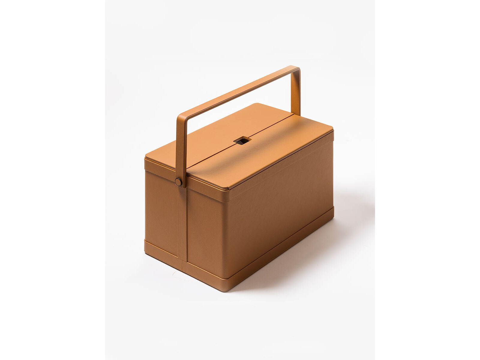 Кожаная корзина для пикника Poltrona Frau TABLEWARE ARCH-00061865