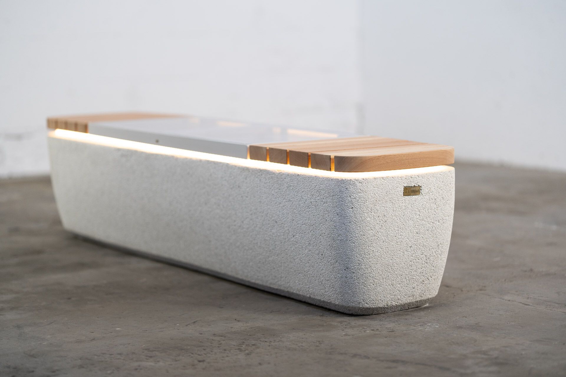 Солнечная бетонная скамья со встроенным освещением Kremen ARCH-00122992 - Вид №1