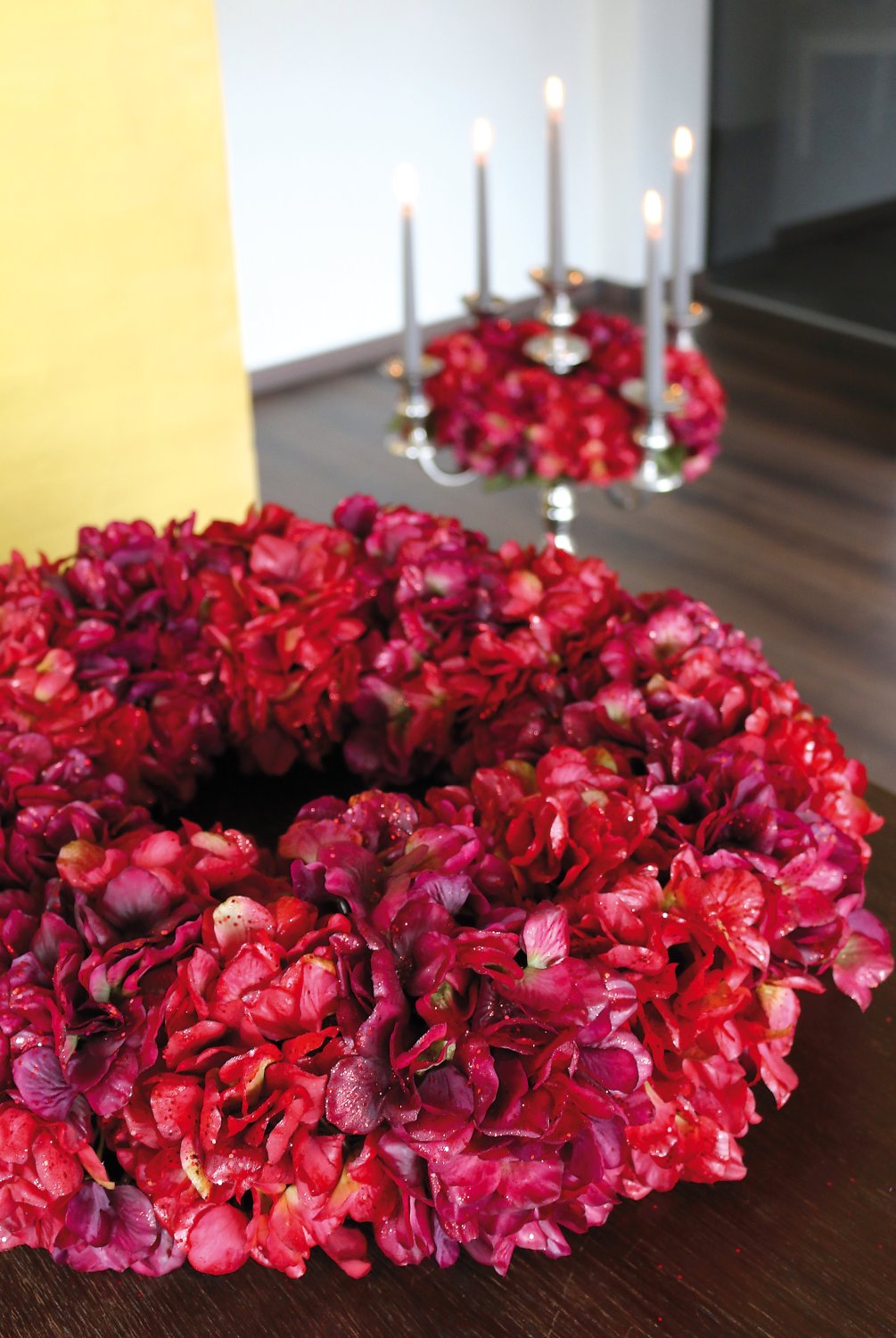 2010 432 a3 Искусственный венок из гортензии с глиттером, Ø 55 см, бордово-золотой H-andreas  - Вид №9