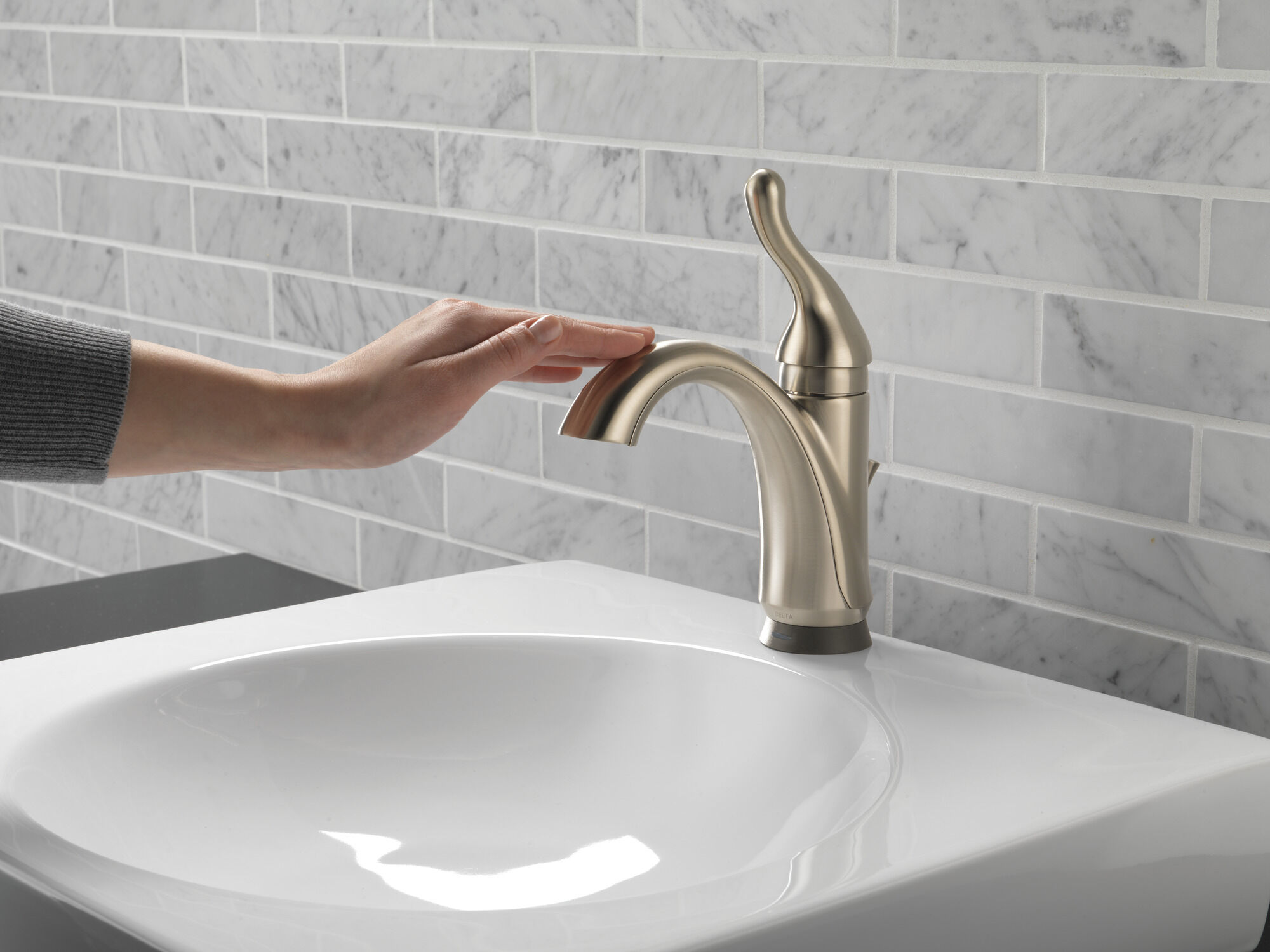 Смеситель для ванной с одной ручкой с технологией Touch2O® Delta Faucet 15960T-SS-DST - Вид №5