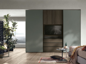 Деревянный шкаф со встроенным телевизором