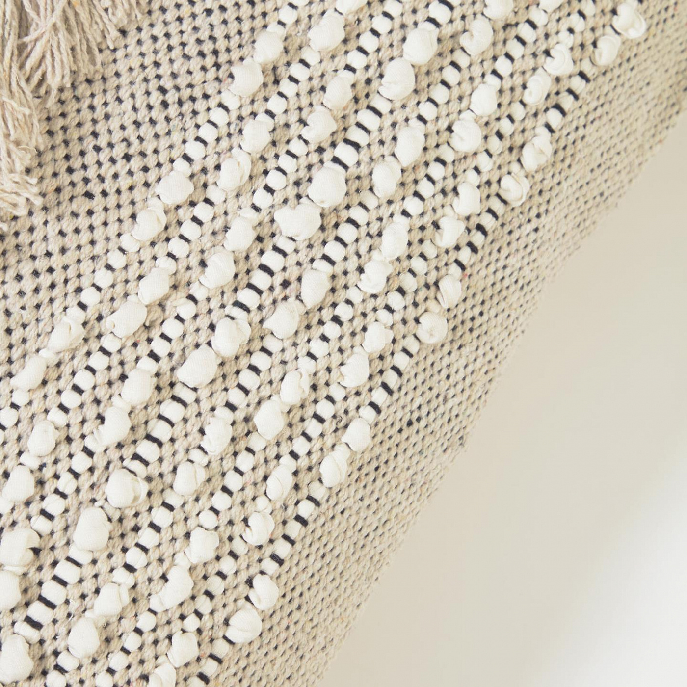 108143 Наволочка из 100% хлопка с бежевой бахромой 45 x 45 см La Forma Malvina