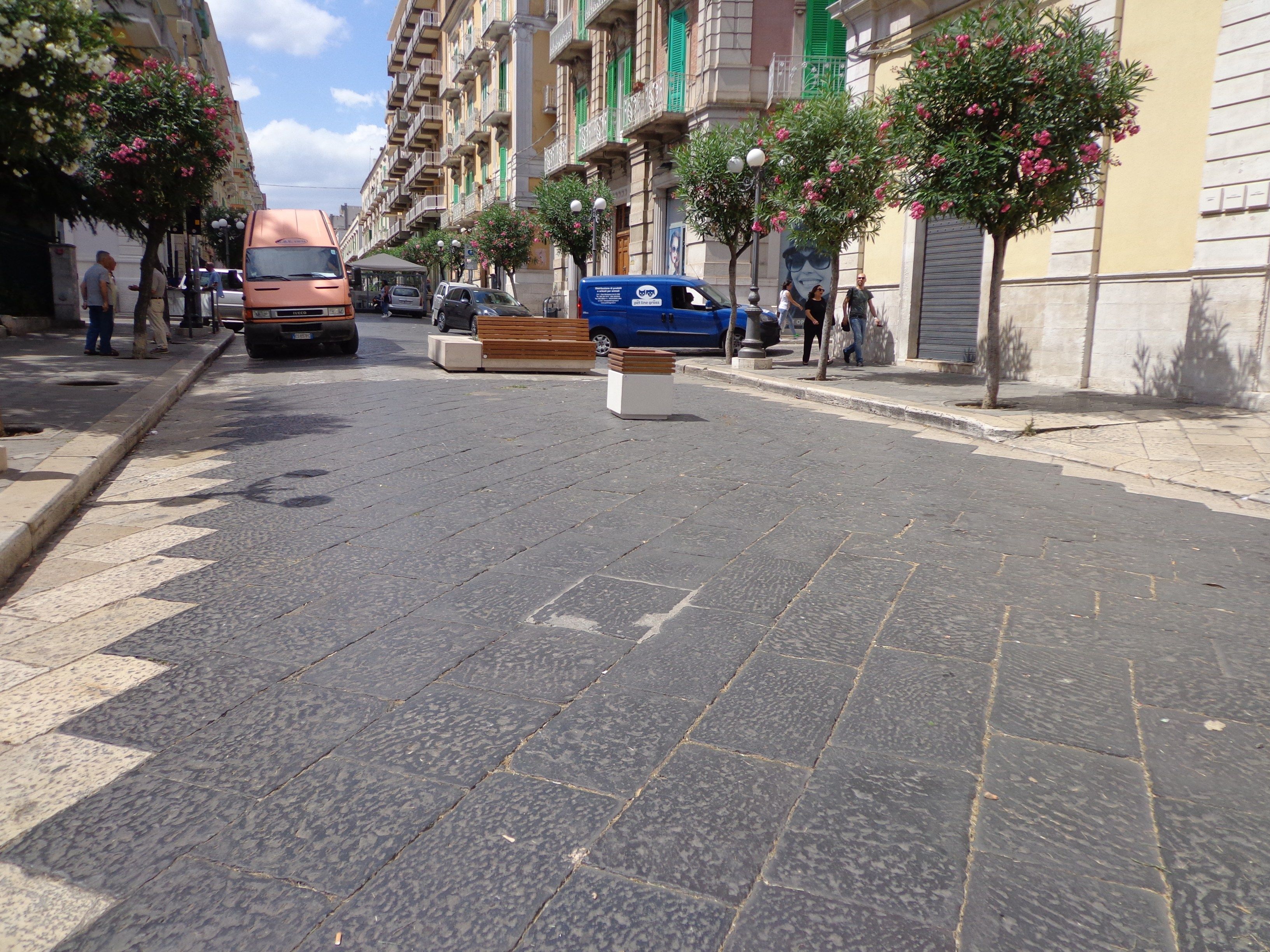 Открытый реконструированный каменный держатель для мусора Viscio Urban Design CHIMNEY ARCH-00018914 - Вид №1