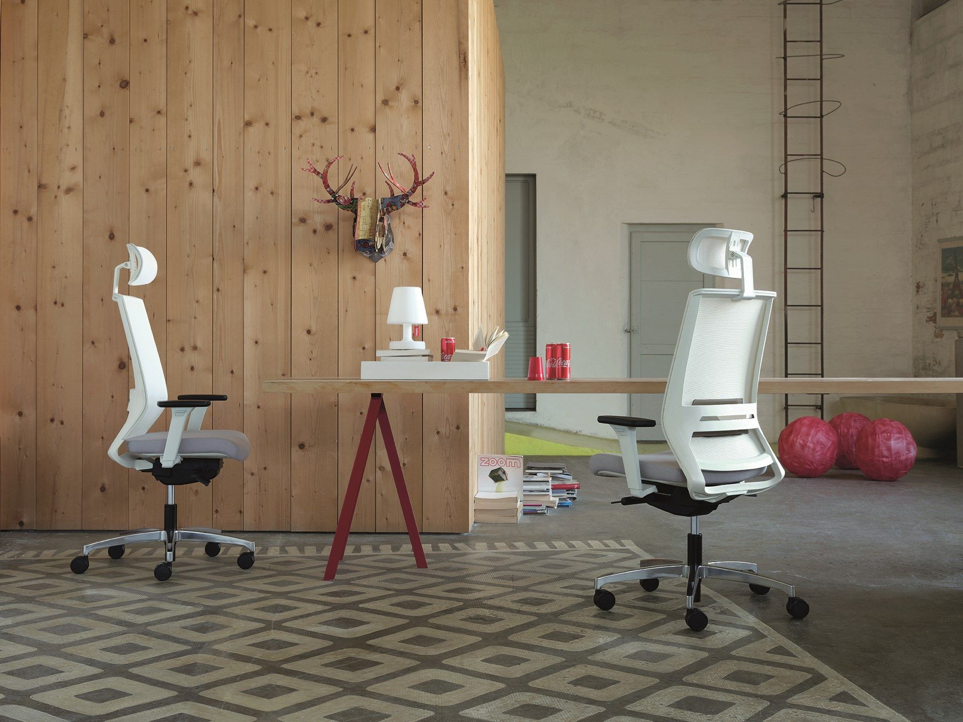 Мягкое регулируемое по высоте офисное кресло с подголовником Nahu Logica White ARCH-00038145 - Вид №1